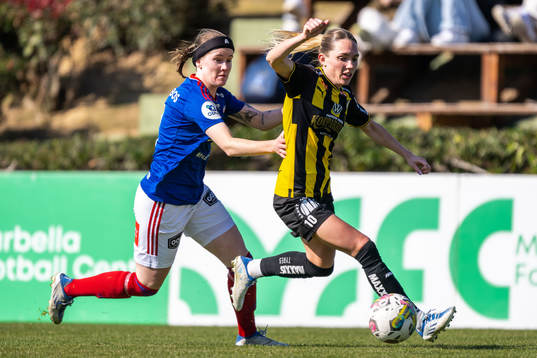 Vålerengas Linn Vickius  och Häckens Elin Rubensson