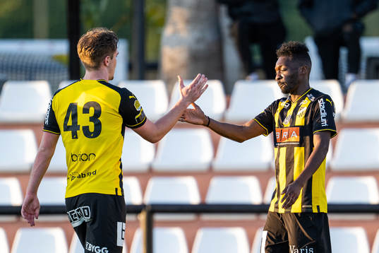 Häckens Charlie Axede och Blair Sebastian Turgott jublar