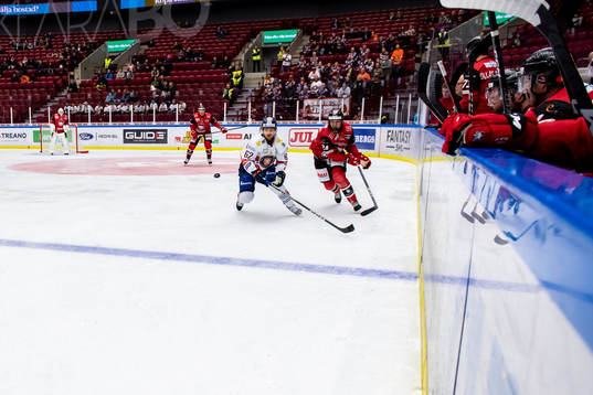 Växjös Manuel Ågren  och Malmö Redhawks Anton Wahlberg