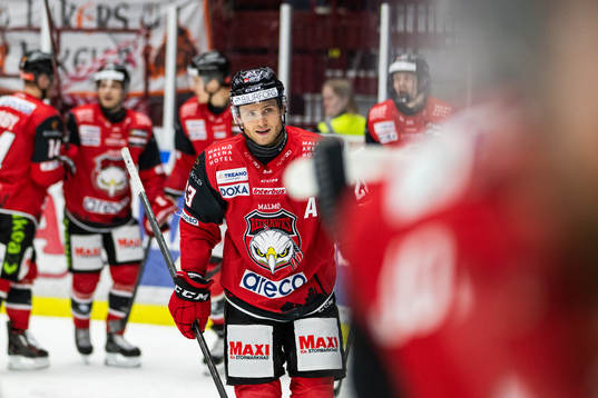 Malmö Redhawks Christoffer Forsberg jublar med lagkamrater