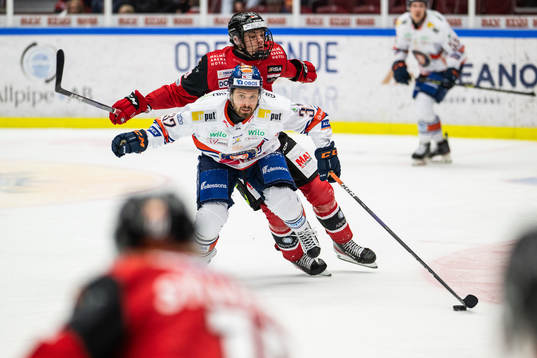 Malmö Redhawks Anton Wahlberg och Växjös Lukas Bengtsson