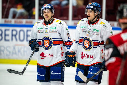 Växjös Brian Cooper och Keegan Lowe deppar