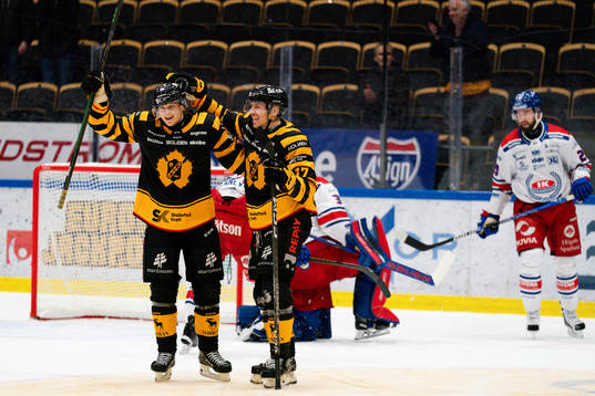 Skellefteås Linus Lindström och Pär Lindholm jublar