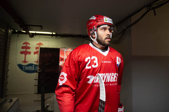 Timrås Jeremy Boyce-Rotevall innan ishockeymatchen i SHL