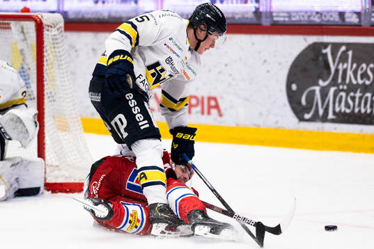 HV71s Victor Sjöholm och Timrås Albin Lundin
