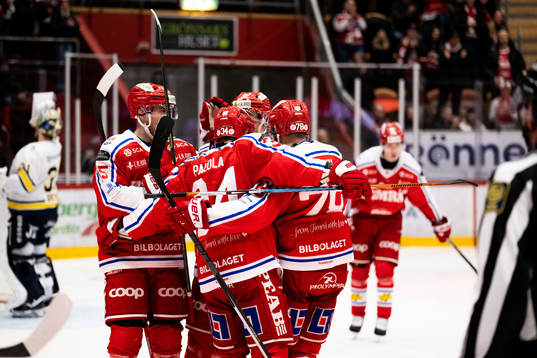 Timrås Olli Palola jublar
