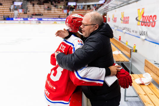 HV71s sportchef Kent Norberg och Timrås Jeremy
