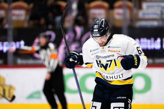 HV71s Oliwer Kaski jublar