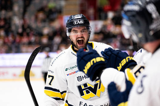 HV71s Oliwer Kaski jublar