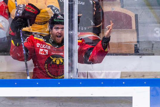 Luleås Brendan Shinnimin reagerar