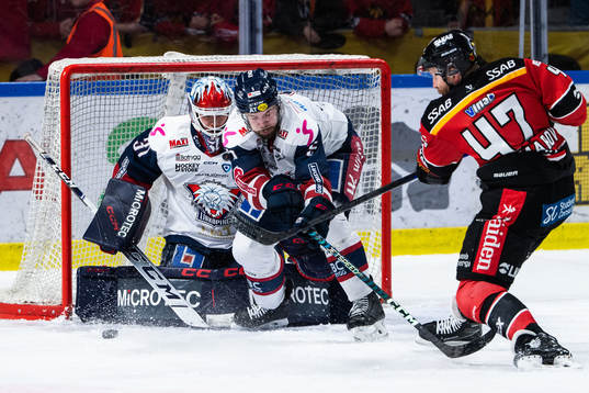 Linköpings målvakt Jesper Myrenberg, Oscar Fantenberg och