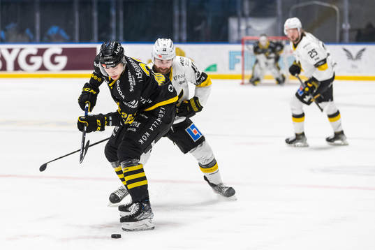 AIKs Alexander Lundqvist och Västerås Blake Speers