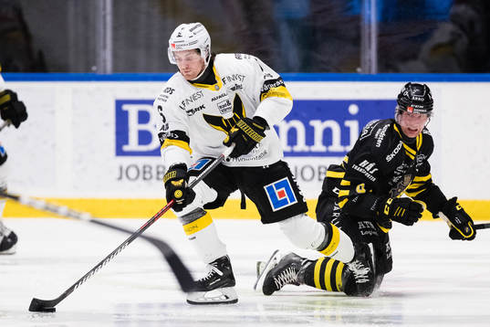 Västerås Nicholas Albano och AIKs Richard Gynge
