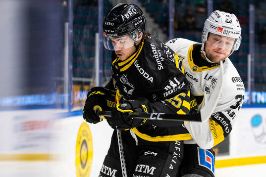 AIKs Renars Krastenbergs och Västerås Oliver Bohm