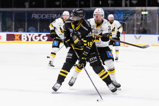 AIKs Daniel Muzito-Bagenda och Västerås Anton Svensson