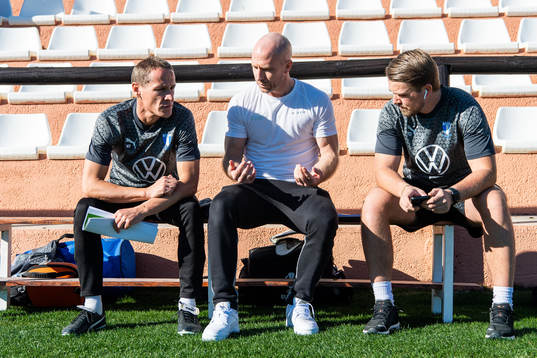 Assistant coach Nikola Trajkovic, head coach Henrik