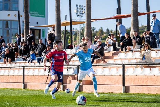 Jesus Geovane of Dallas and Martin Olsson of Malmö FF