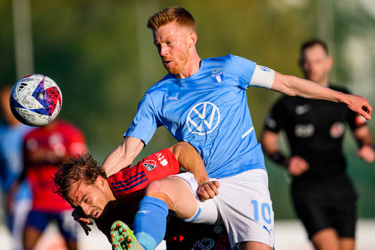 Anders Christiansen of Malmö FF fights for the ball with