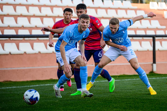 Patriot Sejdiu and Anton Tinnerholm of Malmö FF fights for