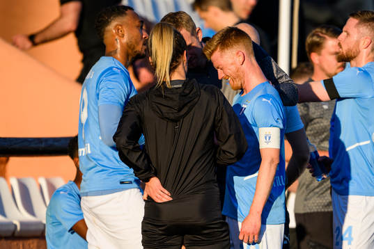 Doctor Amanda Lahti and Anders Christiansen of Malmö FF