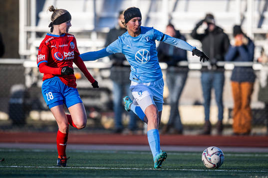 Helsingborgs Emma Sternberg och Malmö FFs Thelma Welin