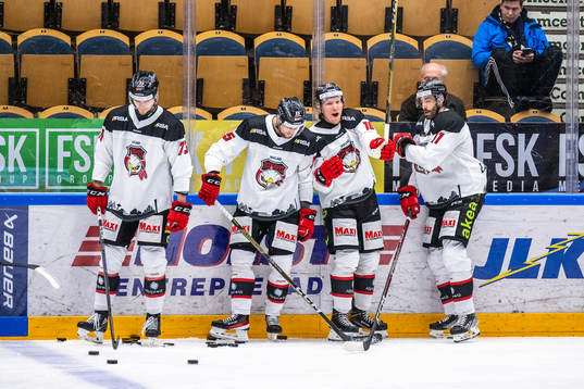 Malmö Redhawks Marcus Sylvegård med lagkamrater