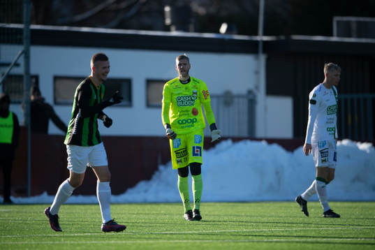 Varbergs målvakt Fredrik Andersson deppar