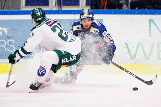 Färjestads Joel Nyström och Växjös Jayden Halbgewachs