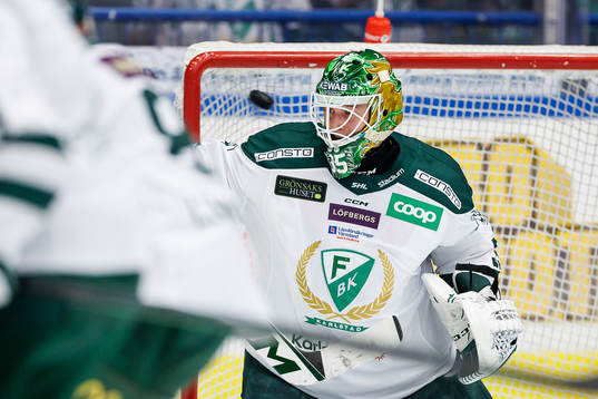 Växjös Hardy Häman Aktell (ej i bild) gör mål 4-0