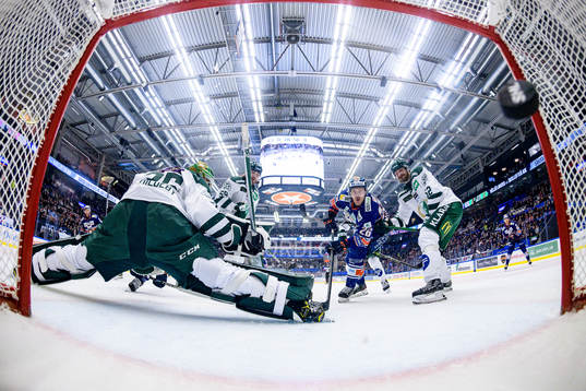 Växjös Joel Kellman, Färjestads målvakt Dennis Hildeby