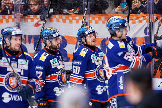 Växjös Tobias Rieder och Erik Josefsson jublar