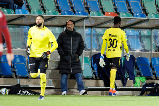 Utsiktens målvakt Mohamed Bonzo blir utbytt