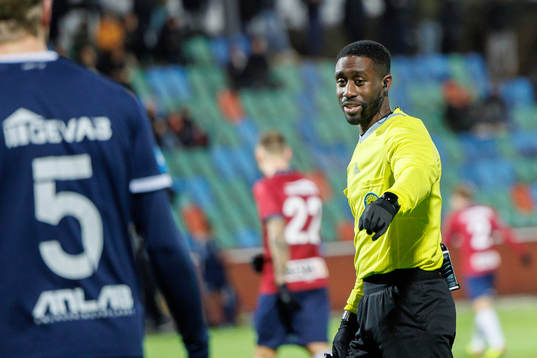 Domare Fredrik Oppong
