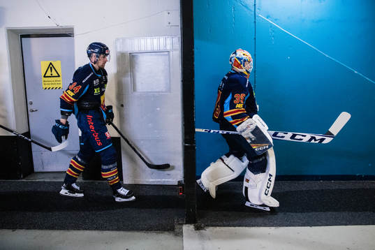 Djurgårdens Daniel Brodin och målvakt Carl Lindbom