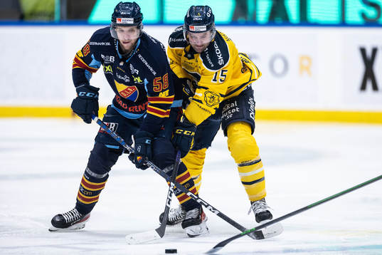 Djurgårdens Fredrik Forsberg och Södertäljes Albin