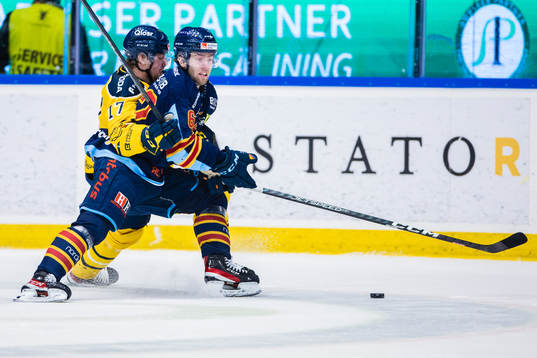 Djurgårdens Wiktor Nilsson och Södertäljes Johan Ivarsson
