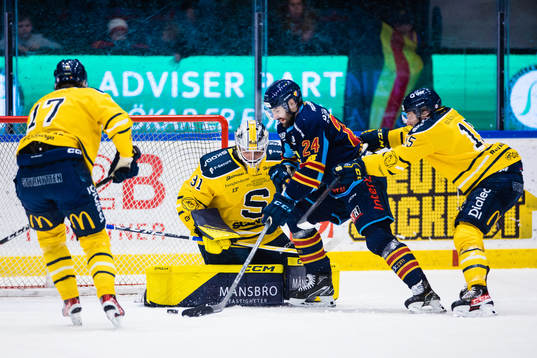 Södertäljes målvakt Nikita Tolopilo, Johan Ivarsson och