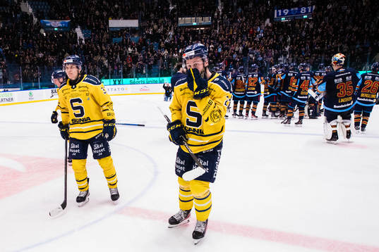 Södertäljes Filiph Engsund och Daniel Norbe deppar