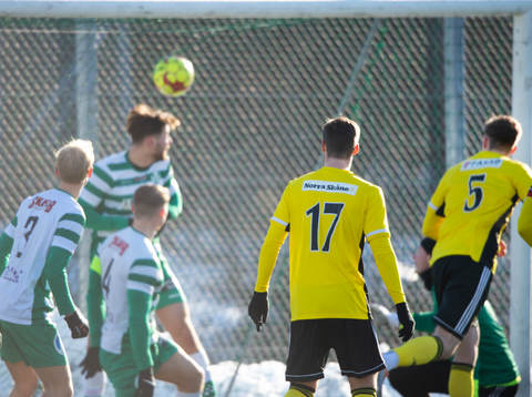 IFK Hässleholms Axel Henriksson nickar in 1-0 i
