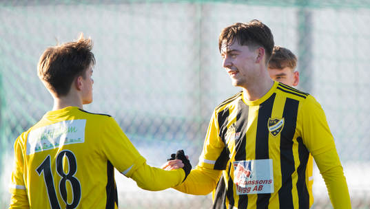 IFK Hässleholms Axel Winberg grattas till 3-0 i