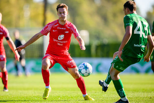 Felix Horn Myhre of Brann and Casper Eklund of Hammarby