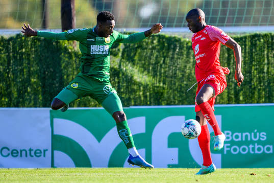 Moonga Simba of Brann and Shaquille Pinas of Hammarby