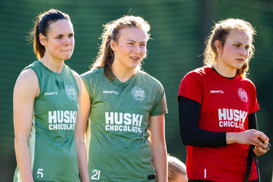 Simone Boye Sørensen, Sara Kanutte och målvakt Anna