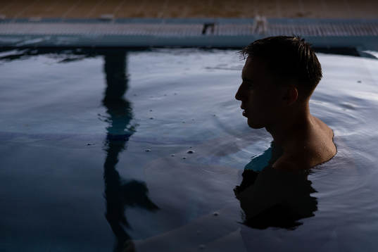 IFK Göteborgs Anton Kurochkin  i en pool