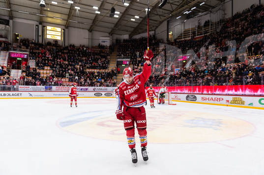 Timrås Sebastian Hartmann jublar