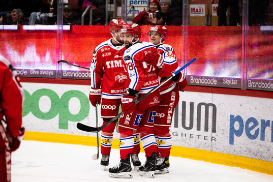 Timrås Olli Palola jublar