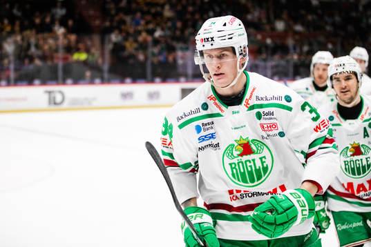 Rögles Adam Edström jublar