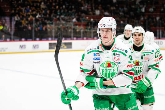 Rögles Adam Edström jublar
