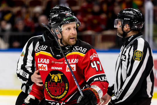 Luleås Leo Komarov reagerar