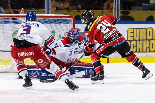 Oskarshamns målvakt Tim Juel och Luleås Brendan Shinnimin